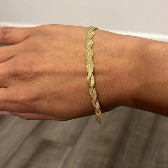 #96 Gold Plated Twisted Herringbone bracelet - Picture 6 of 8